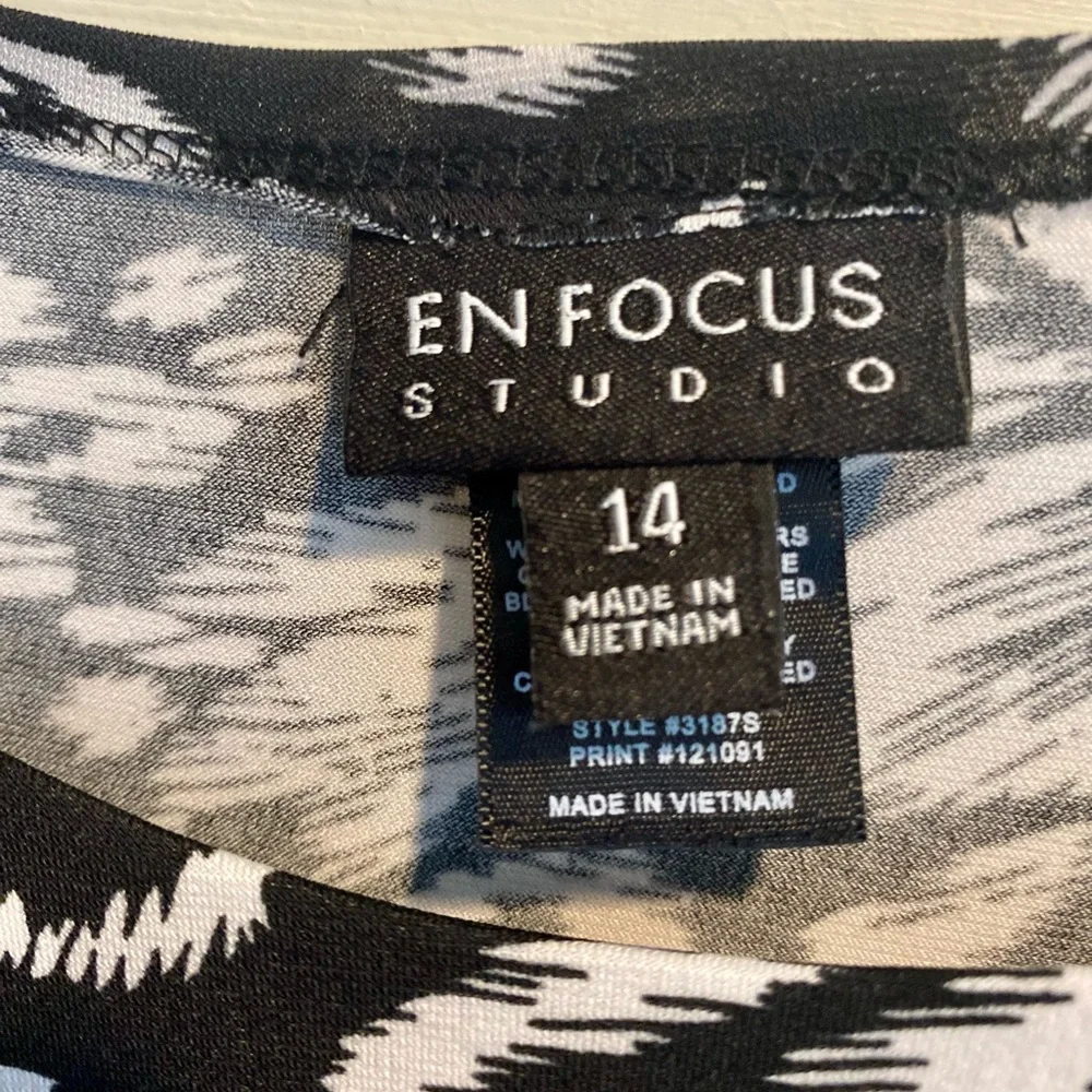 Enfocus Studio Dress B&W Floral Ruched Waist SZ 14 - Picture 4 of 4